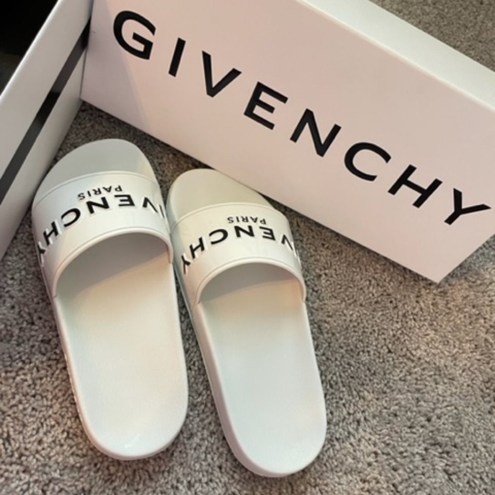 GIVENCHY PARIS flat sandals